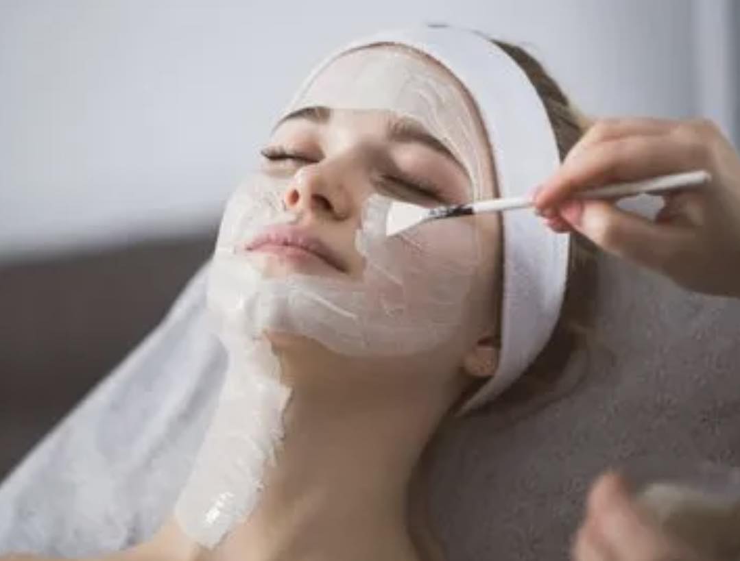 Foaming Enzyme Facial behandling hos Evigsmuk